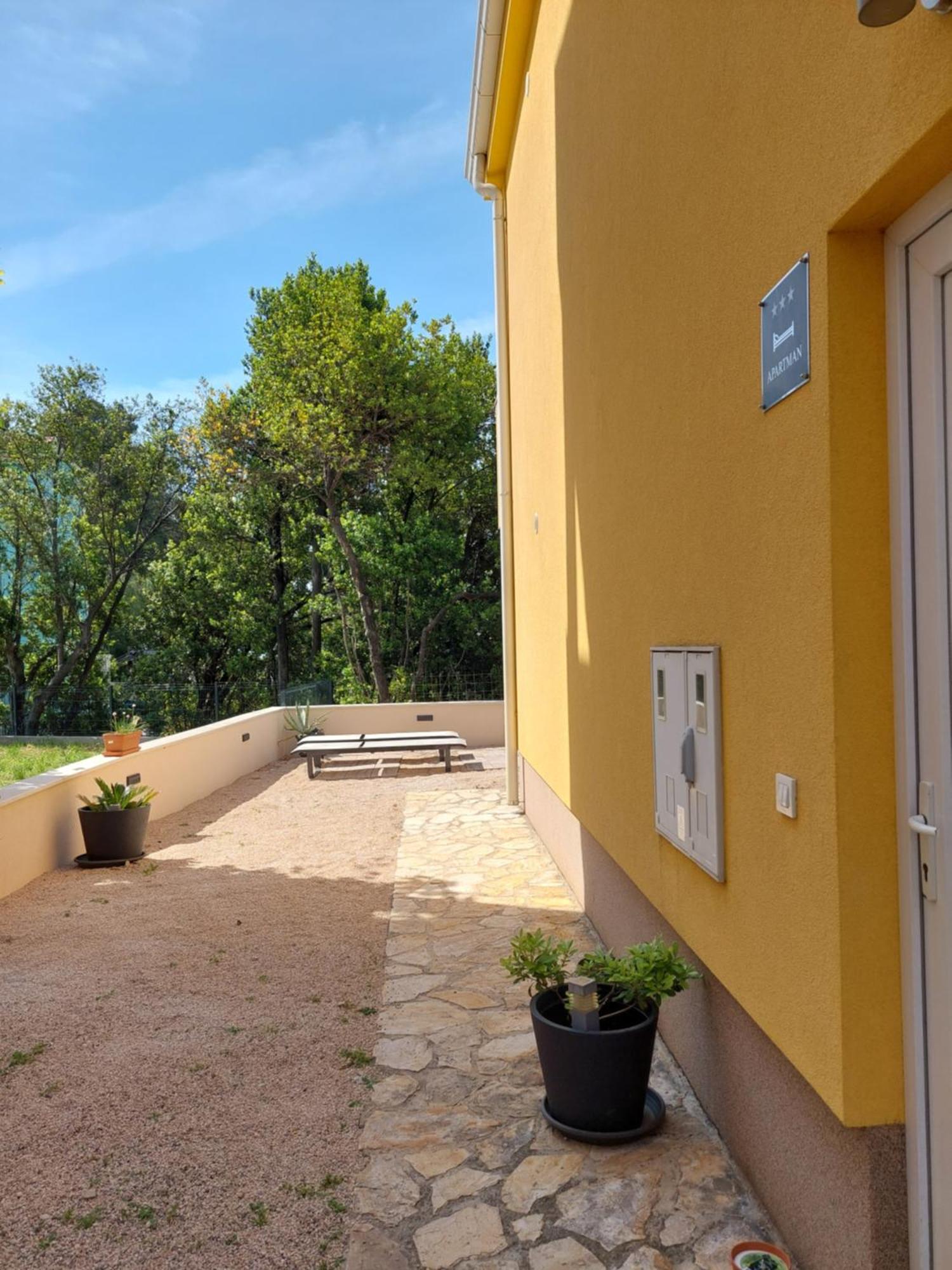 Spacious Apartment Close To The Sea In Split Area Kastela Exterior photo